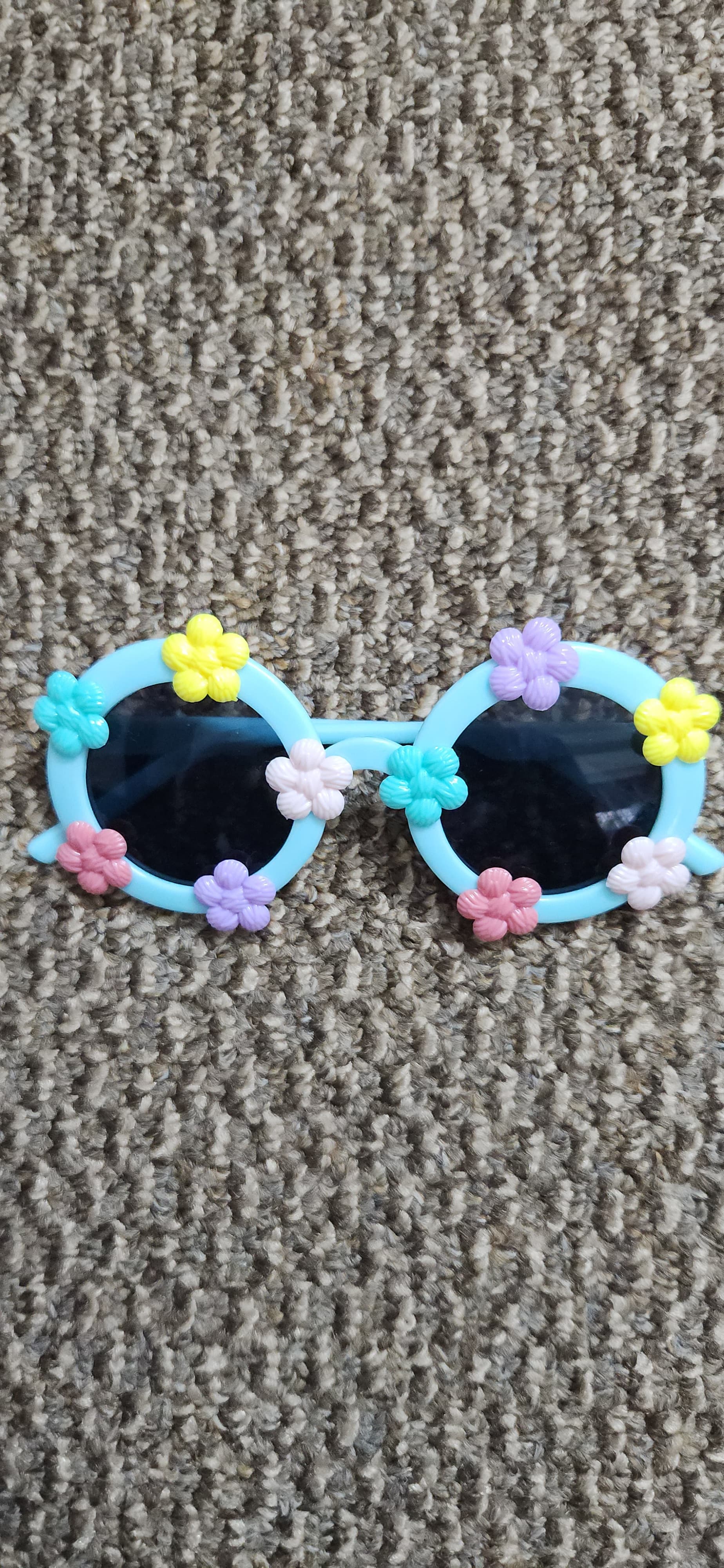 Cute spring summer flower-shaped silicone glasses with vibrant 3D flower decorations, UV protection kids sunglasses for outdoor play and sunny days