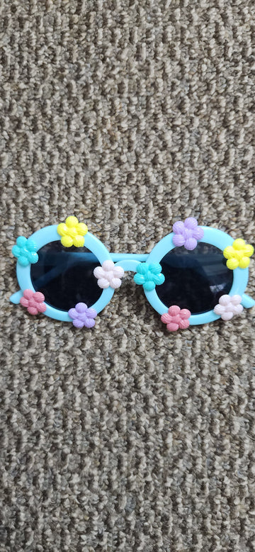 Cute spring summer flower-shaped silicone glasses with vibrant 3D flower decorations, UV protection kids sunglasses for outdoor play and sunny days